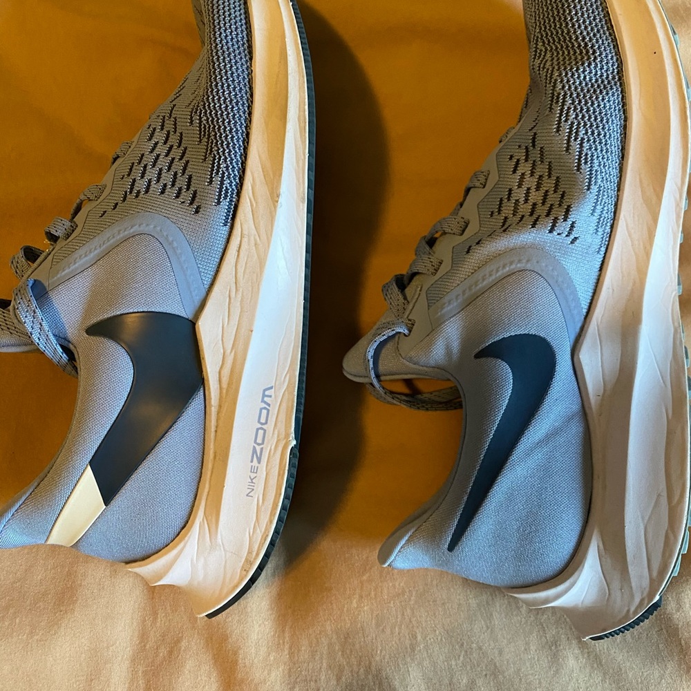 Selling my Nike zoom size 9 wore 1 time
